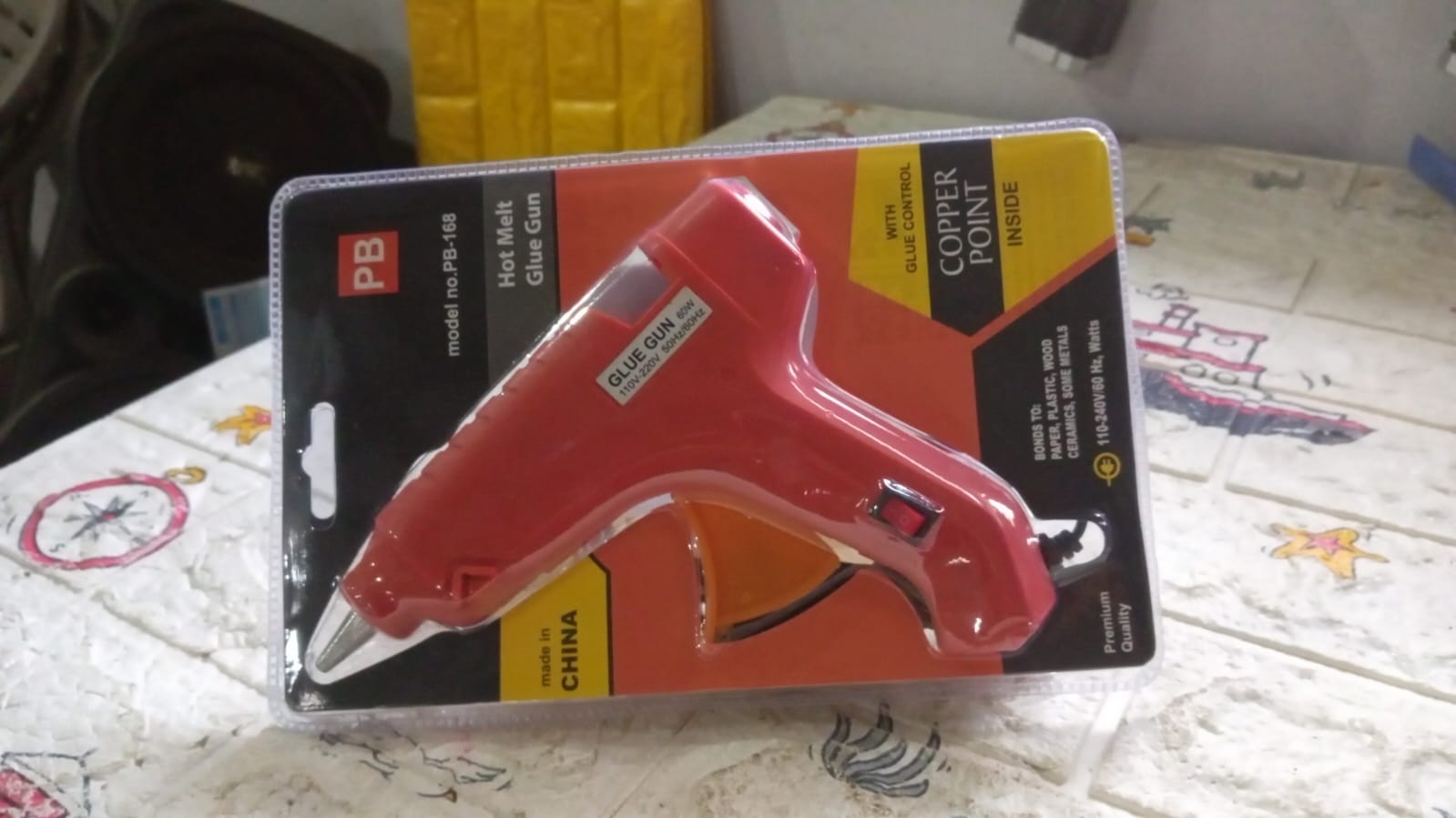 Professional 60 Watt Hot Melt Glue Gun with 5 Glue Sticks & On/Off Switch Professional 60 Watt Hot Melt Glue Gun with 5 Glue Sticks & On/Off Switch